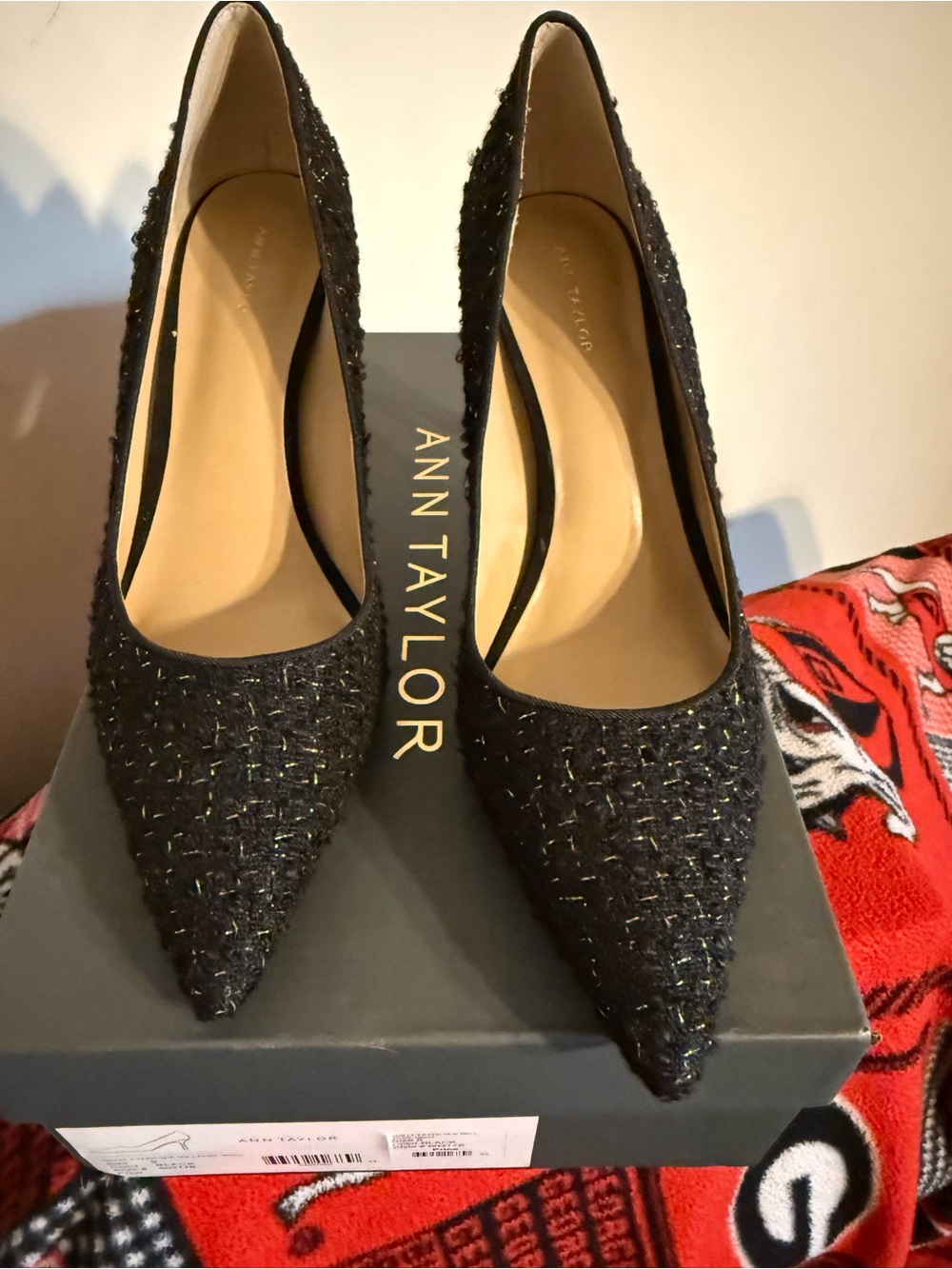 NIB Ann Taylor Black Tweed Pointed Toe Heels with Subtle Metallic Thread